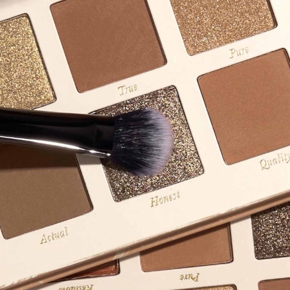 LAURA GELLER NEW YORK Laura's Essentials 12 Eyeshadows/1 Highlighter & 1… - Picture 5 of 11